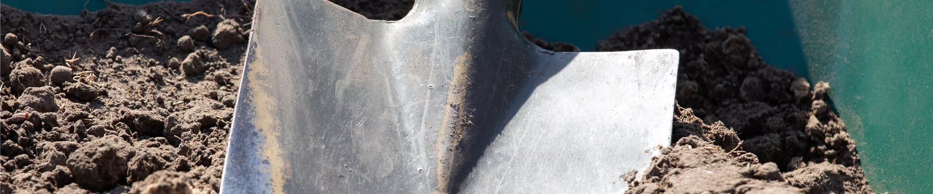 Schubkarre mit Schaufel